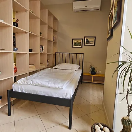 Apartment Center 12 *