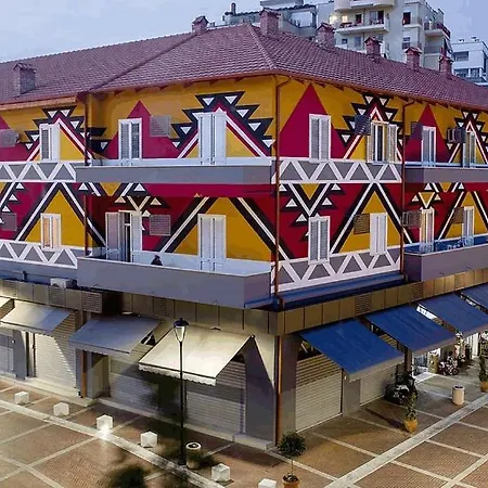 Apartment Center 12
