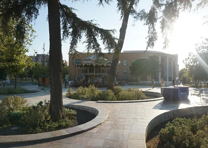 Center 12 Апартаменты Тирана