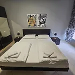 Center 12 Apartment *